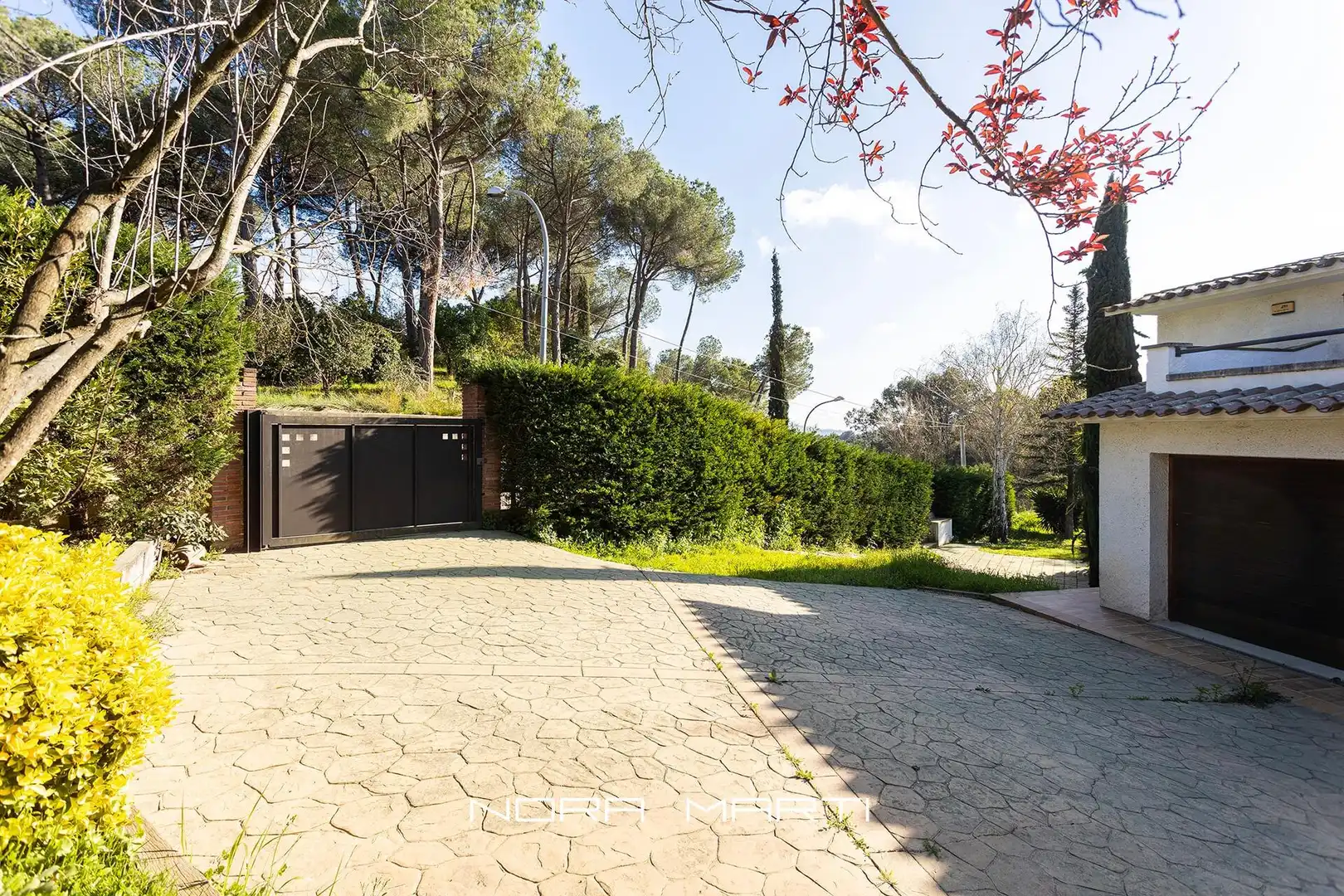 Jardí de Casa o xalet en venda en Cerdanyola del Vallès amb Jardí privat, Terrassa i Alarma