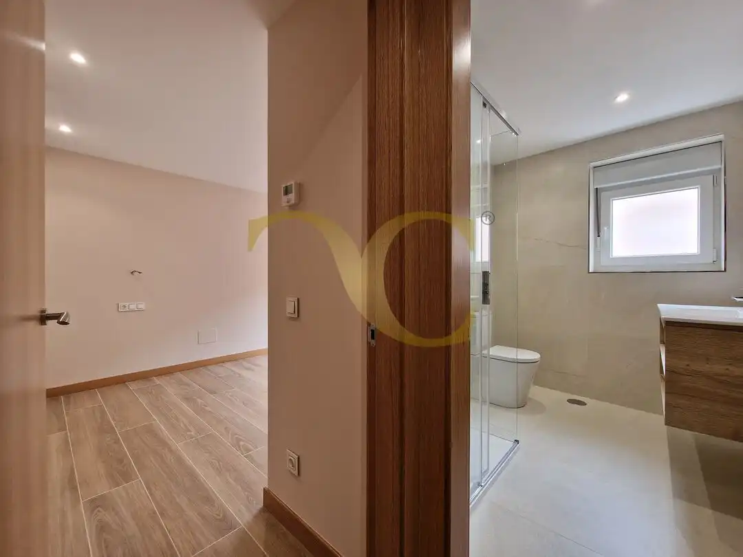 Bany de Pis en venda en Llanes amb Calefacció i Terrassa