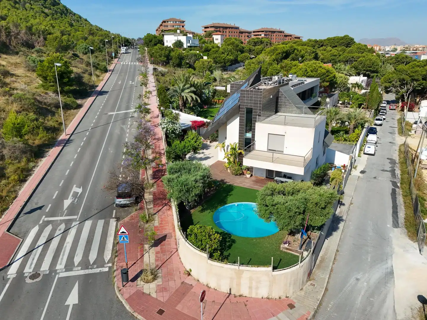Vista exterior de Casa o xalet en venda en Alicante / Alacant amb Aire condicionat, Calefacció i Jardí privat