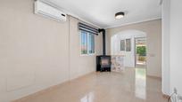 Sala d'estar de Casa o xalet en venda en Polop amb Aire condicionat, Jardí privat i Terrassa