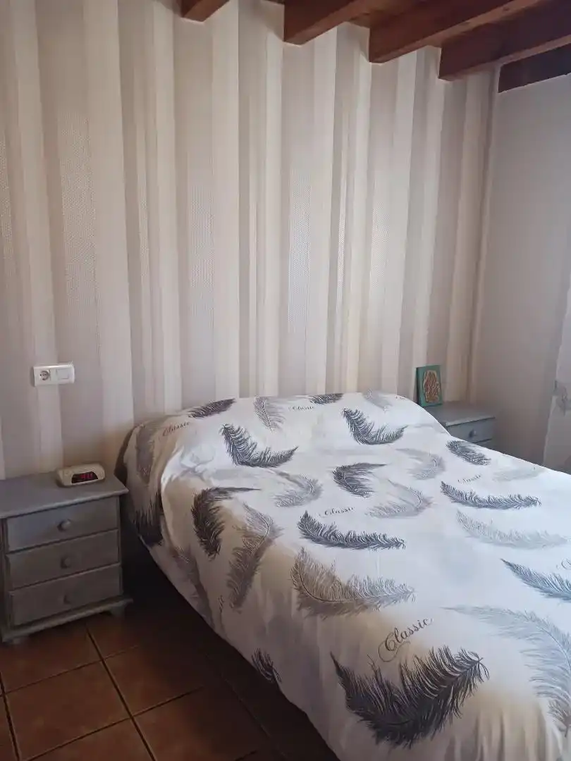 Dormitori de Casa o xalet en venda en Olmos de Ojeda amb Jardí privat, Traster i Moblat
