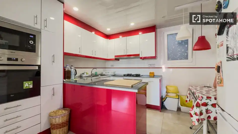 Kitchen of Flat for share in Barcelona  with Air Conditioner, Heating and Furnished