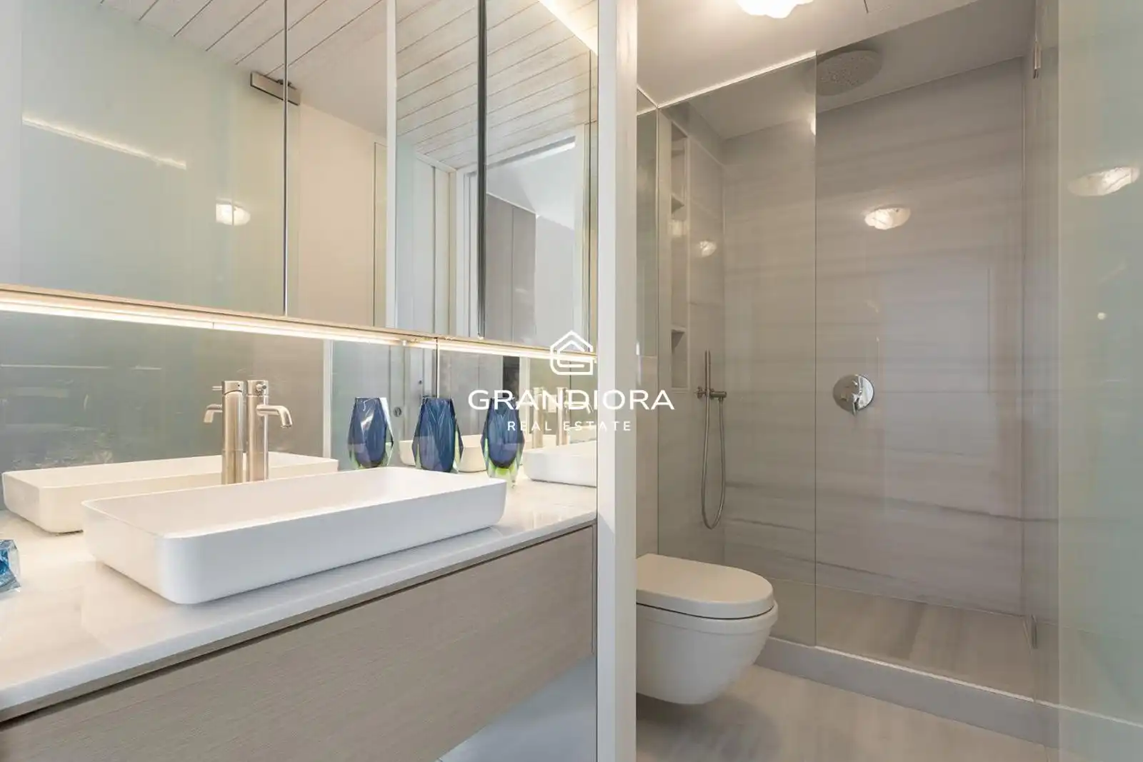Baño de Ático en venta en Barcelona con Terraza, Amueblado y Alarma