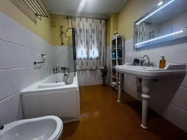 Bathroom of Houses for rent in Algeciras  with Air Conditioner, Heating and Alarm