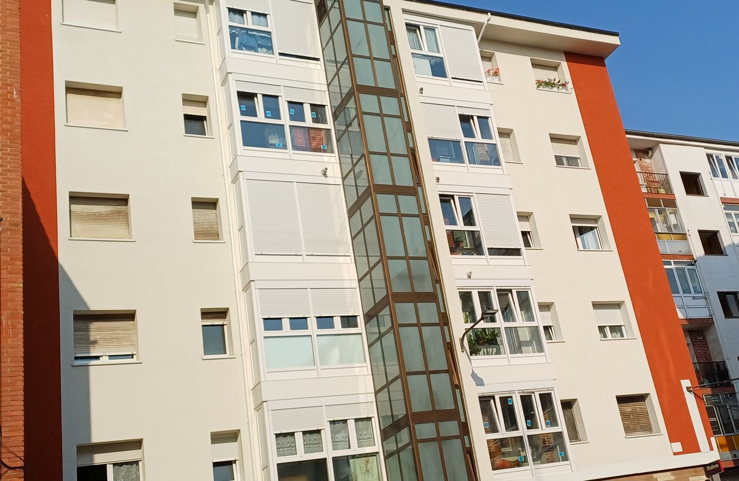 Vista exterior de Pis en venda en Gijón  amb Calefacció i Piscina