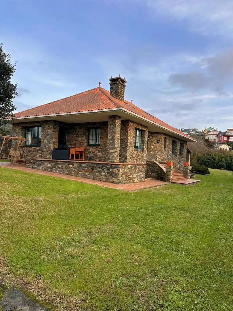 Chalet con jardín en venta en Calle Robaleira 17, imagen 8