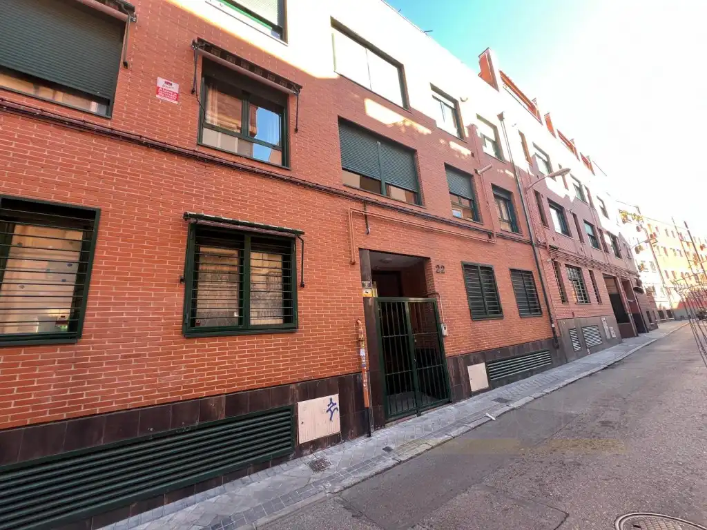 Exterior view of Garage for sale in Madrid