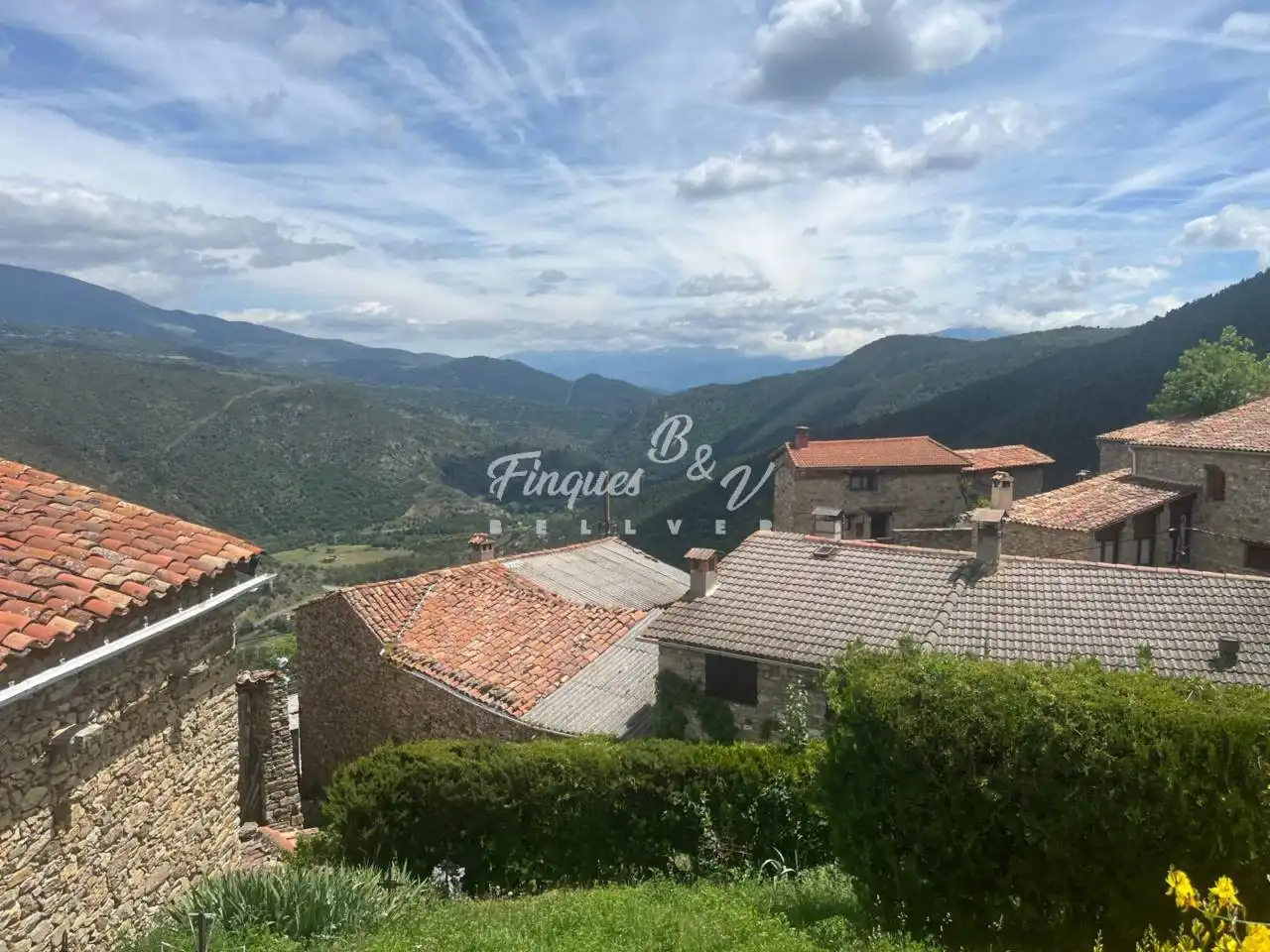 Vista exterior de Casa o xalet en venda en El Pont de Bar amb Calefacció, Jardí privat i Parquet