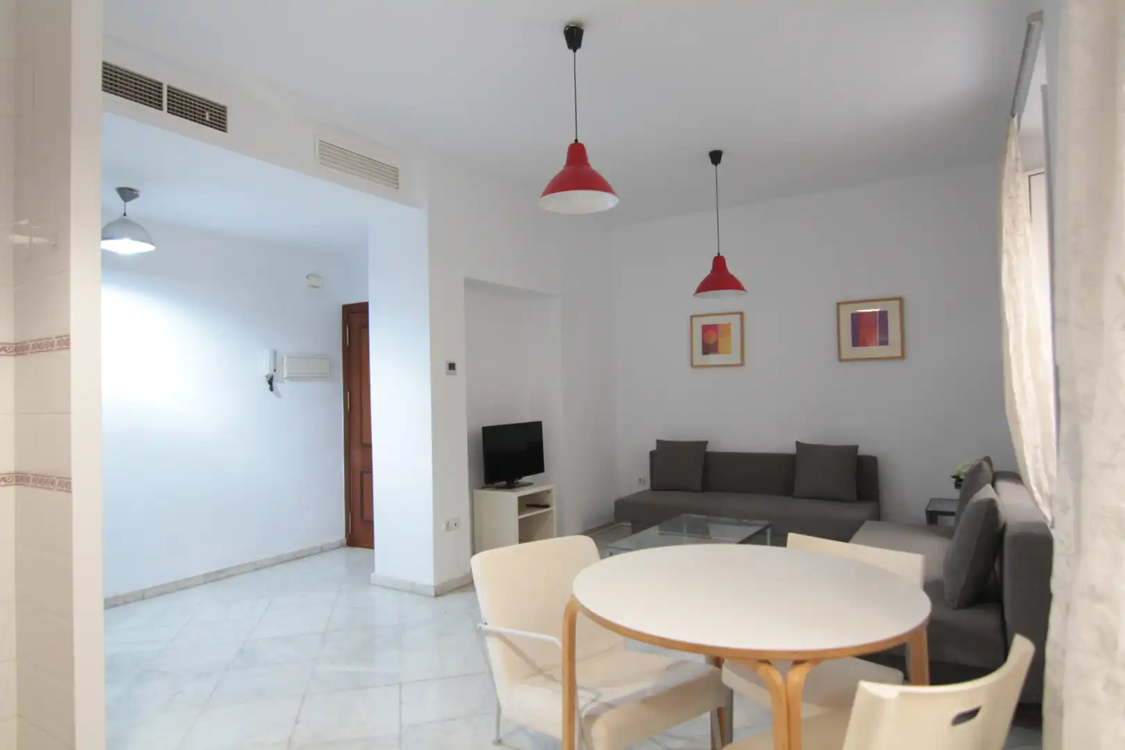 Living room of Flat for sale in Sevilla  with Air Conditioner, Heating and Furnished