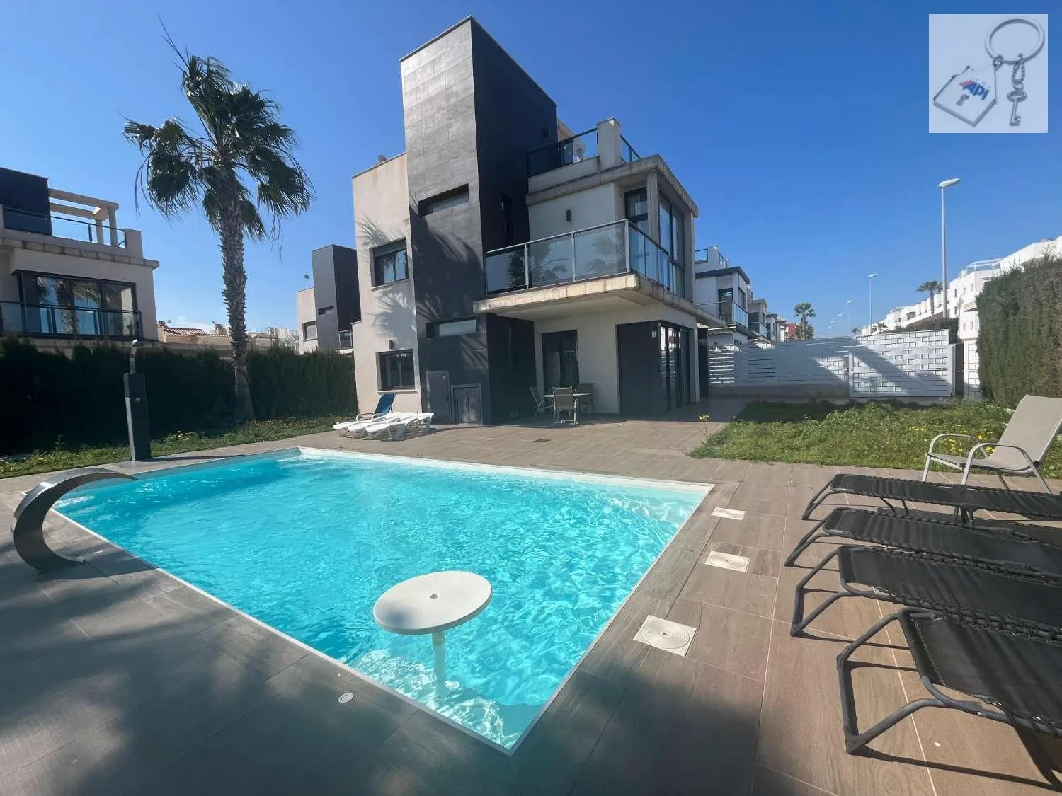 Piscina de Casa o xalet en venda en Orihuela amb Aire condicionat, Terrassa i Piscina