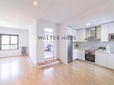 Flat with balcony for sale in Calle de Luchana