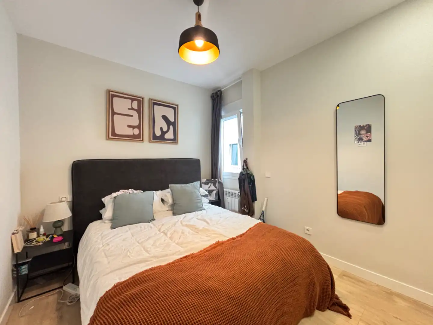 Schlafzimmer von Wohnung zur Miete in Madrid mit Klimaanlage, Heizung und Möbliert