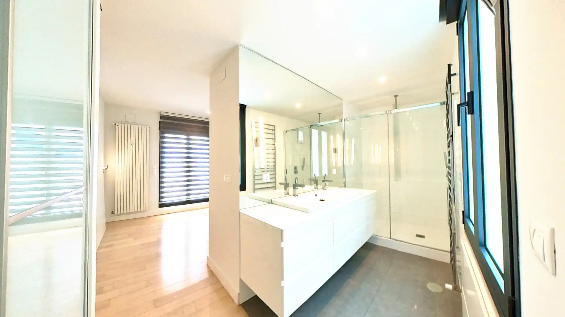 Baño de Ático de alquiler en Madrid con Aire acondicionado, Terraza y Trastero
