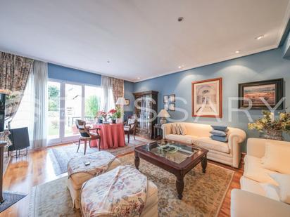 Living room of Single-family semi-detached for sale in  Madrid Capital  with Air Conditioner and Terrace