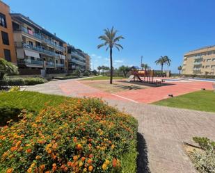 Vista exterior de Dúplex en venda en Cubelles amb Aire condicionat, Terrassa i Piscina