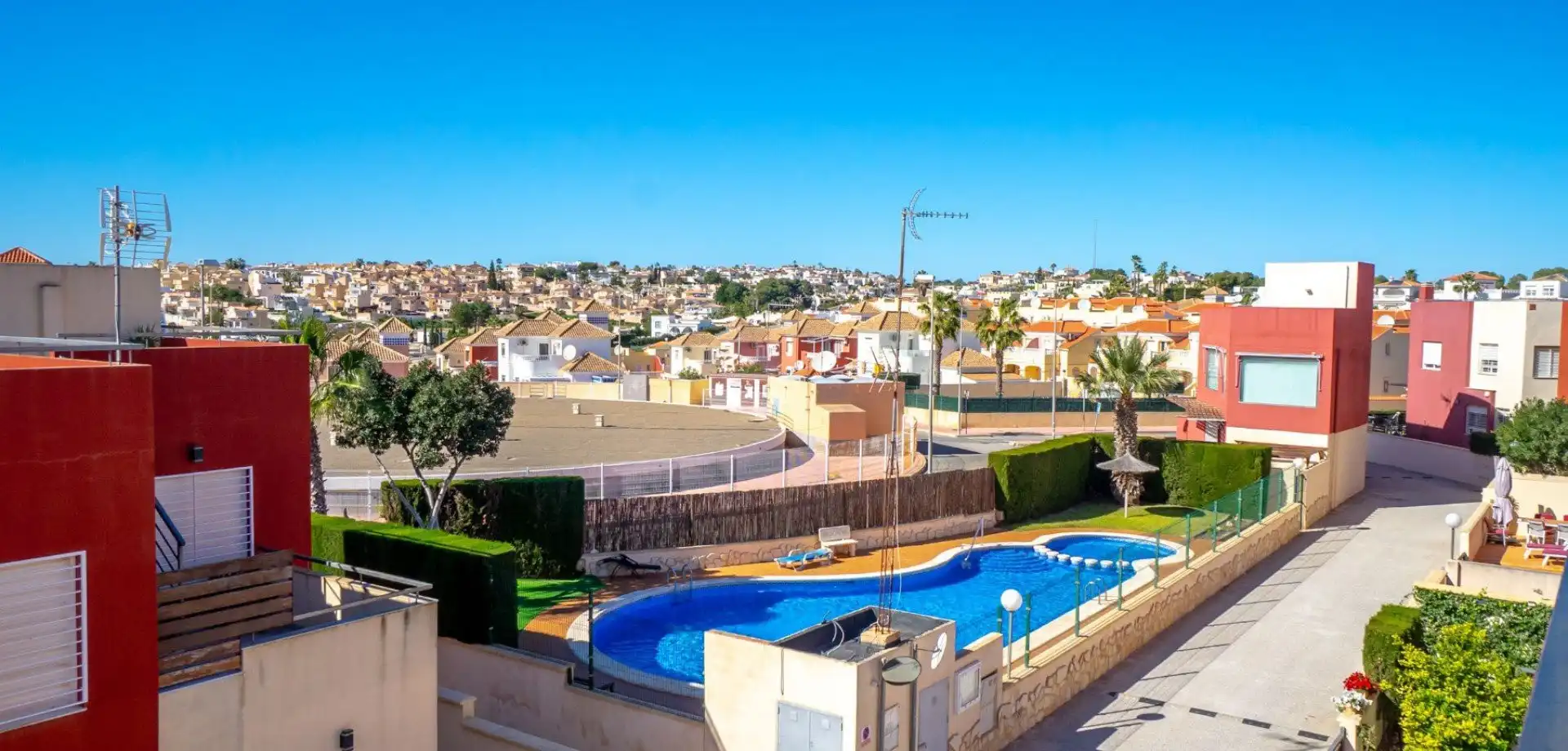 Vista exterior de Finca rústica en venda en Orihuela amb Jardí privat, Terrassa i Traster