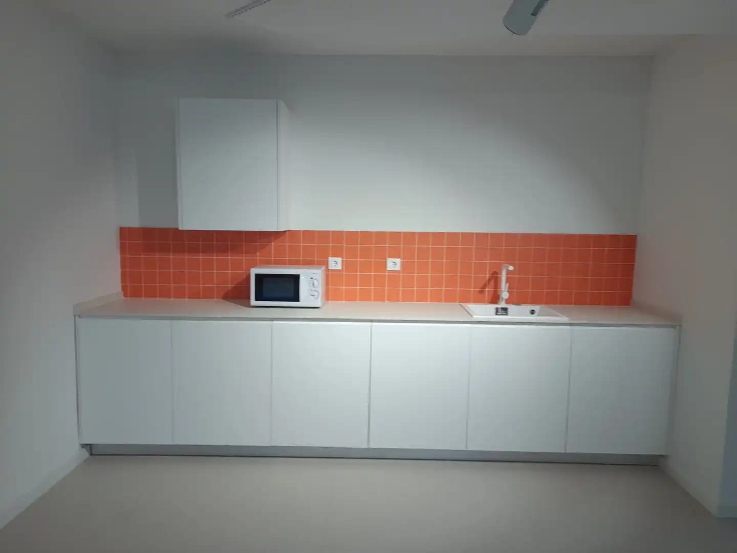 Oficina de alquiler en CORNELLA, La Plana