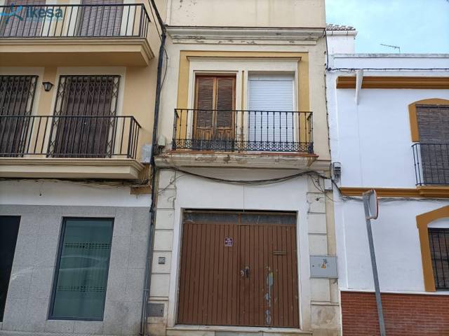 Casa adosada en Venta en Lora del Río