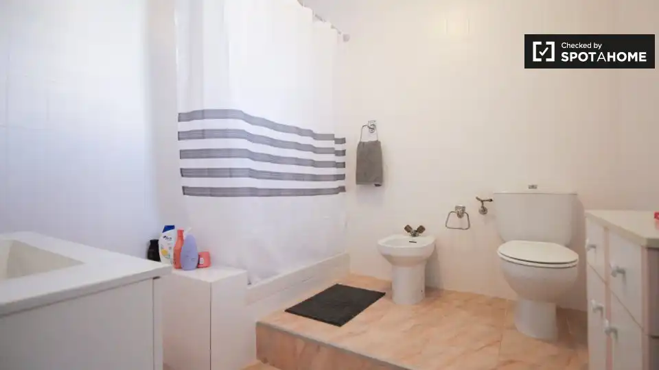 Baño de Apartamento para compartir en Barcelona con Aire acondicionado, Calefacción y Terraza
