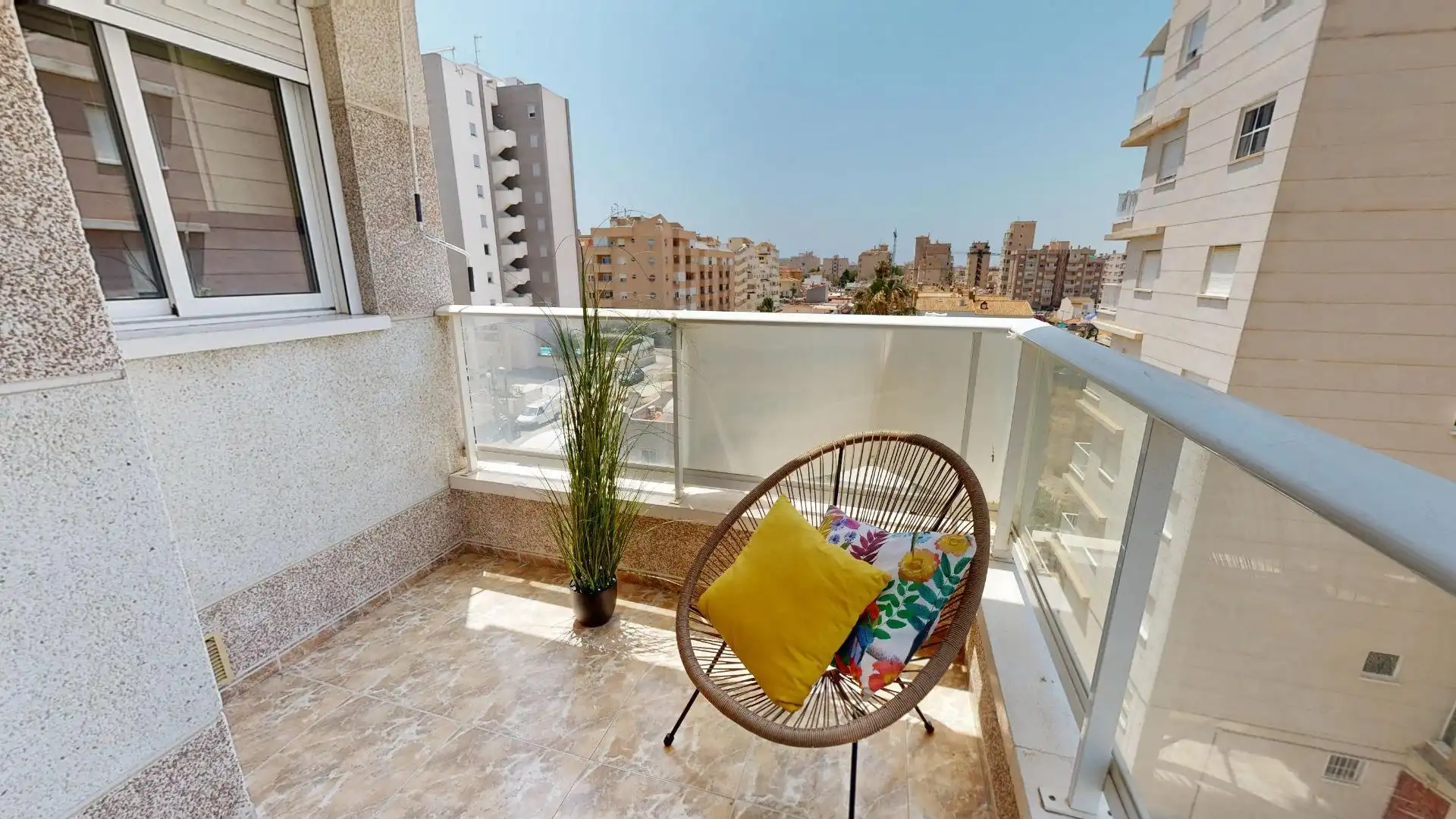 Terraza de Apartamento en venta en Torrevieja con Amueblado, Balcón y Piscina comunitaria