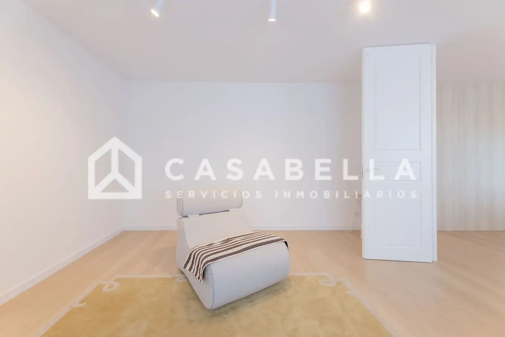 Flat for sale in Valencia  with Air Conditioner, Heating and Terrace