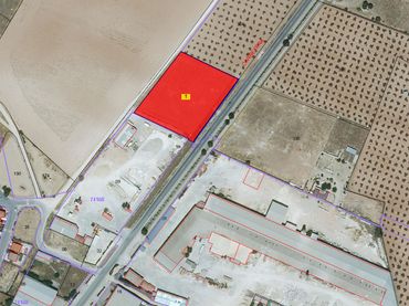 Terreny industrial en venda a Calle Salida del Peral 335