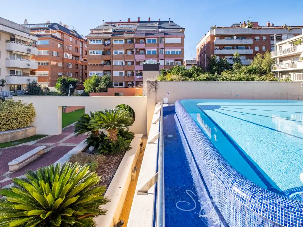 Swimming pool of Attic for sale in Sant Cugat del Vallès  with Air Conditioner, Terrace and Swimming Pool