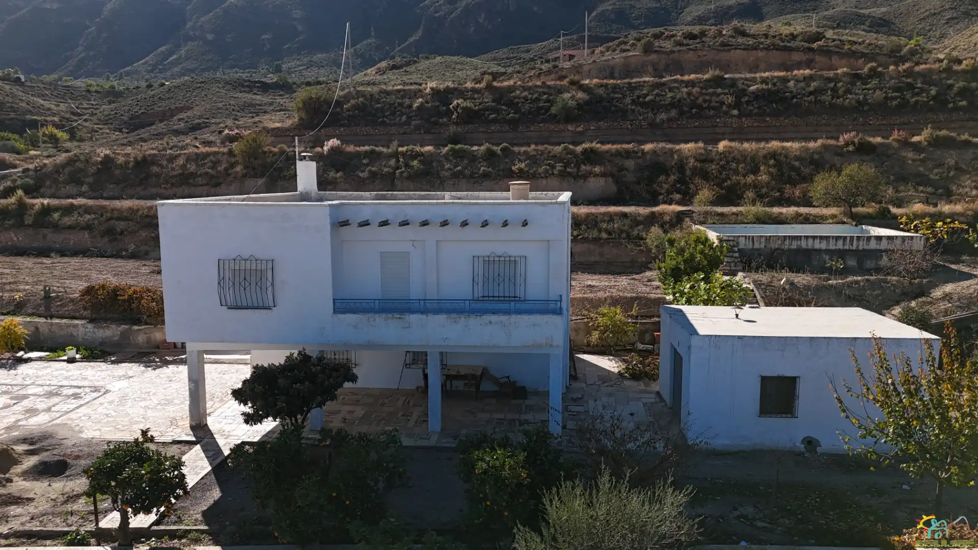 Vista exterior de Finca rústica en venda en Íllar amb Jardí privat, Terrassa i Moblat