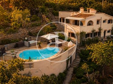 Casa amb balcó en venda a Esporles
