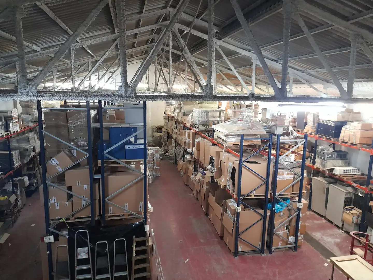 Fabrikhallen zum Verkauf in Terrassa mit Heizung