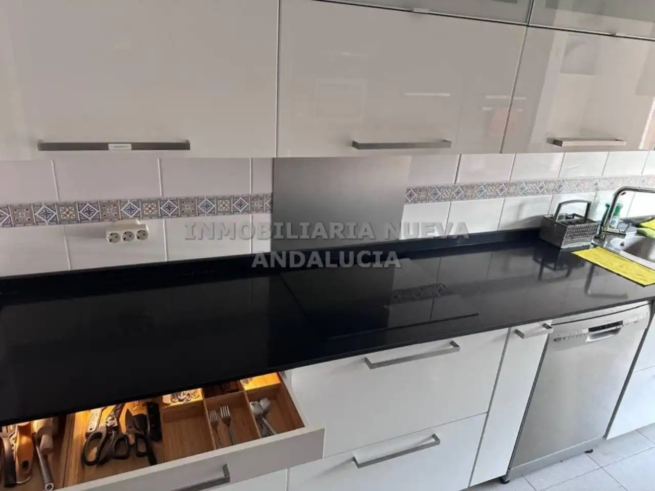 Cuina de Pis de lloguer en Almería amb Aire condicionat, Terrassa i Moblat