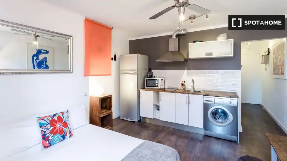 Kitchen of Flat for rent in L'Hospitalet de Llobregat  with Air Conditioner, Heating and Furnished