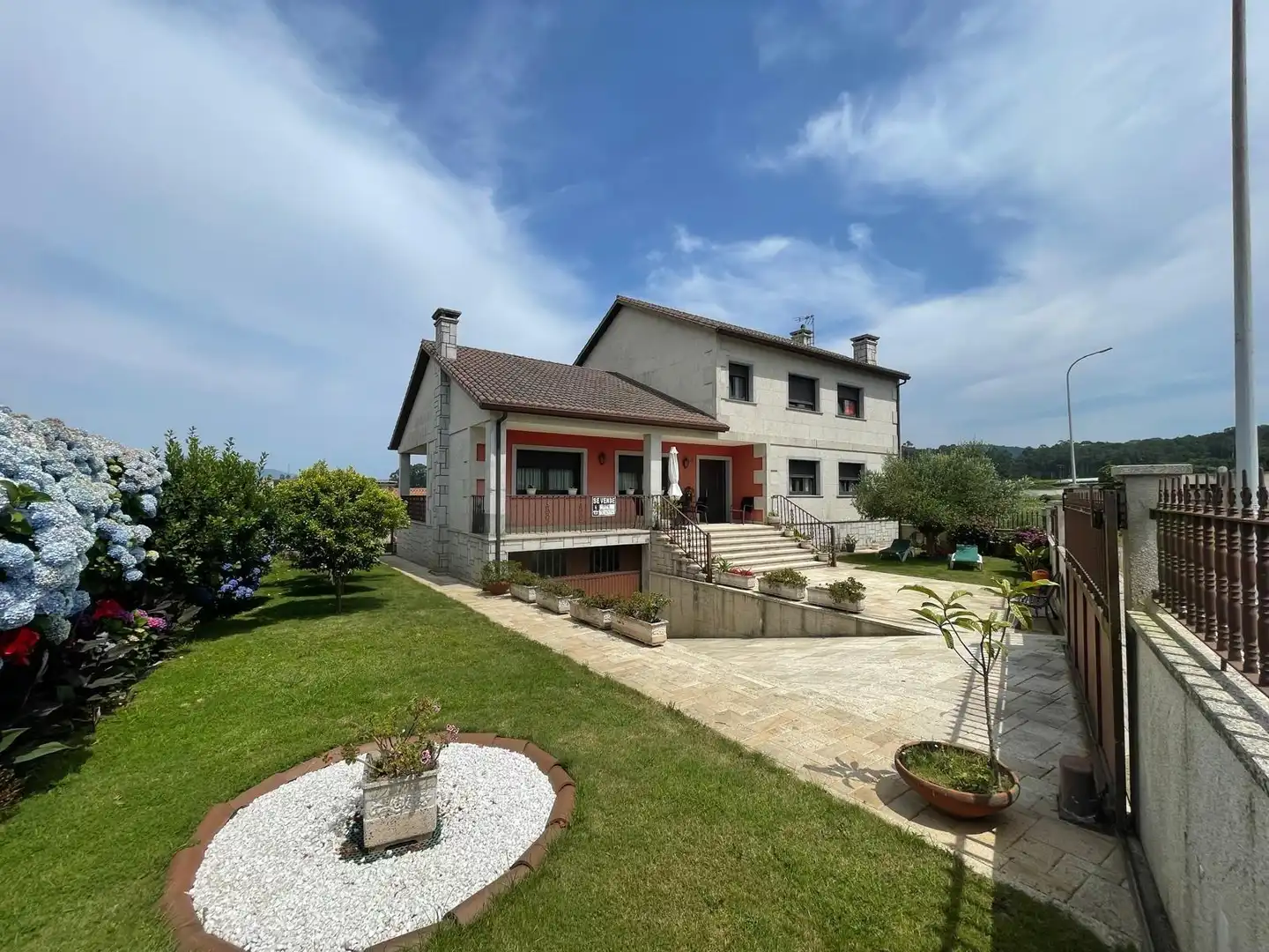 Exterior view of Houses for sale in Vilagarcía de Arousa  with Terrace, Storage room and Furnished