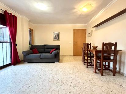 Sala d'estar de Apartament en venda en Benalmádena amb Aire condicionat, Moblat i Balcó