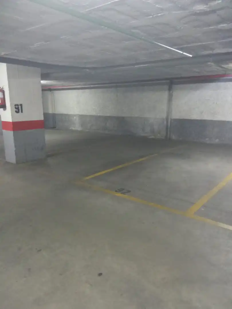 Aparcament amb ascensor en venda a Calle Luis Montoto 117, imagen 2