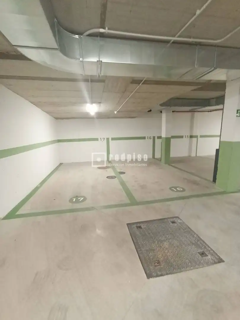 Parking of Flat for rent in Madrid  with Heating, Private garden and Terrace