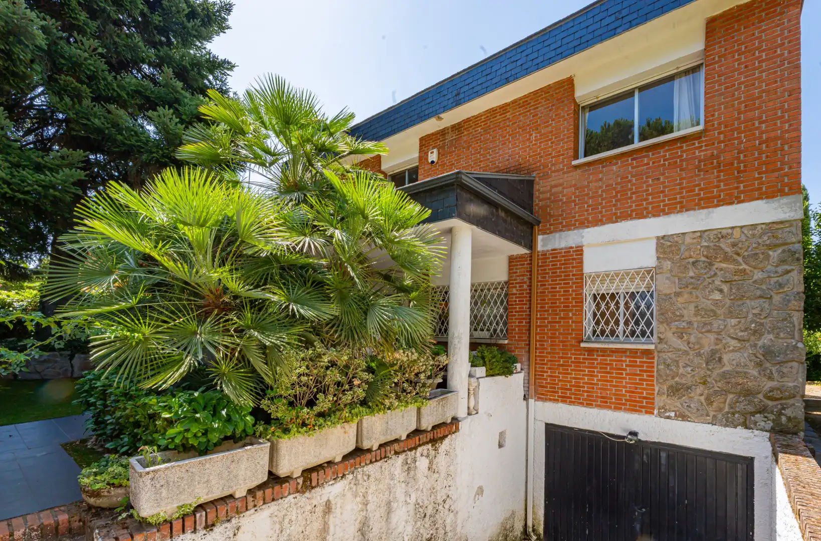 Außenansicht von Haus oder Chalet zum Verkauf in Torrelodones mit Heizung, Privatgarten und Parkett