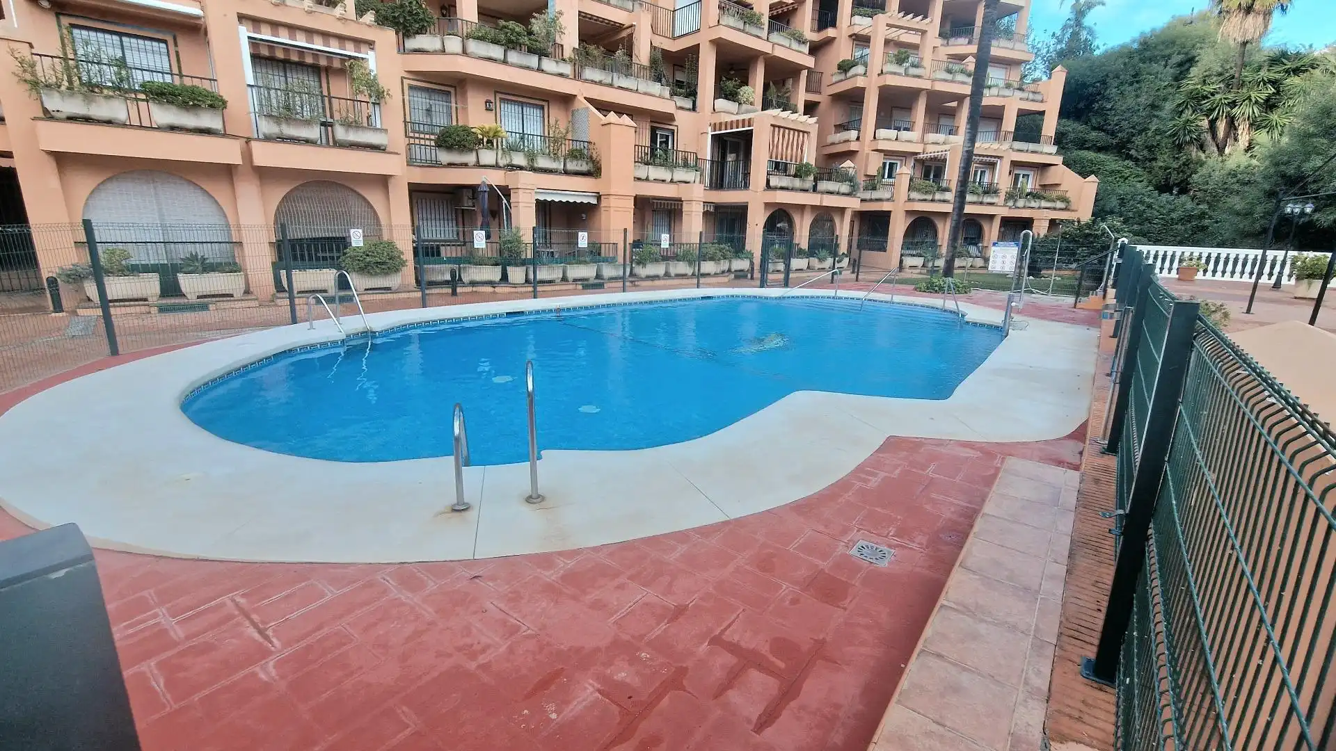 Piscina de Àtic en venda en Fuengirola amb Aire condicionat, Calefacció i Jardí privat