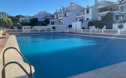 Swimming pool of Single-family semi-detached for sale in Estepona  with Air Conditioner, Terrace and Community pool