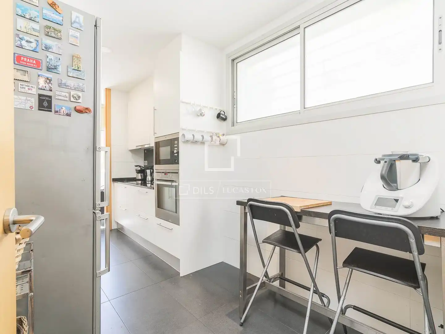 Kitchen of Flat for sale in Barcelona  with Air Conditioner, Terrace and Storage room