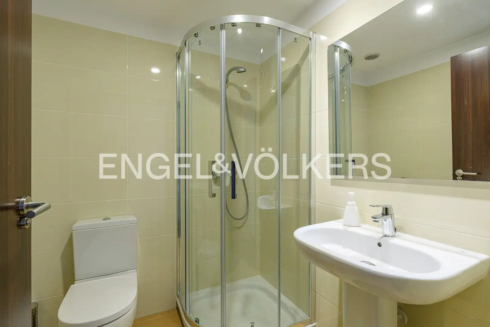 Baño de Casa adosada en venta en Las Rozas de Madrid con Aire acondicionado, Calefacción y Jardín privado
