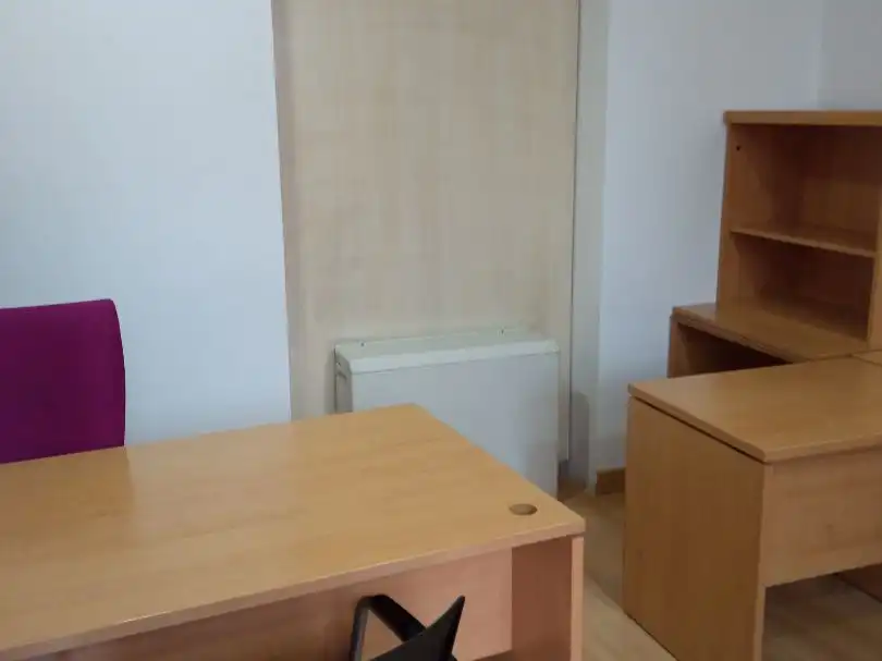 Büro zur Miete in Alcalá de Henares mit Klimaanlage, Heizung und Möbliert