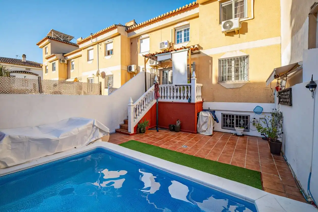 Reihenhaus mit Pool zum Verkauf in Ogíjares