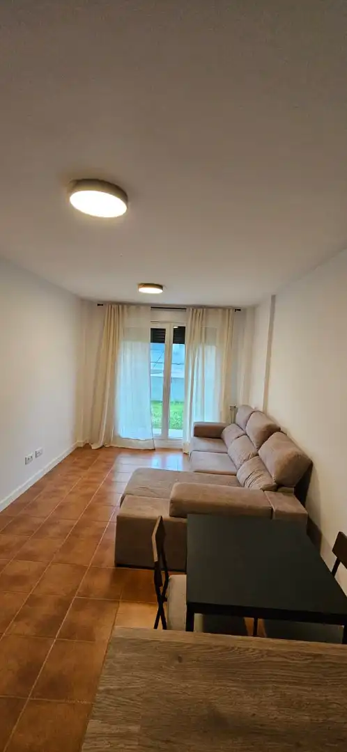 Sala de estar de Piso de alquiler en Miengo con Calefacción, Jardín privado y Parquet
