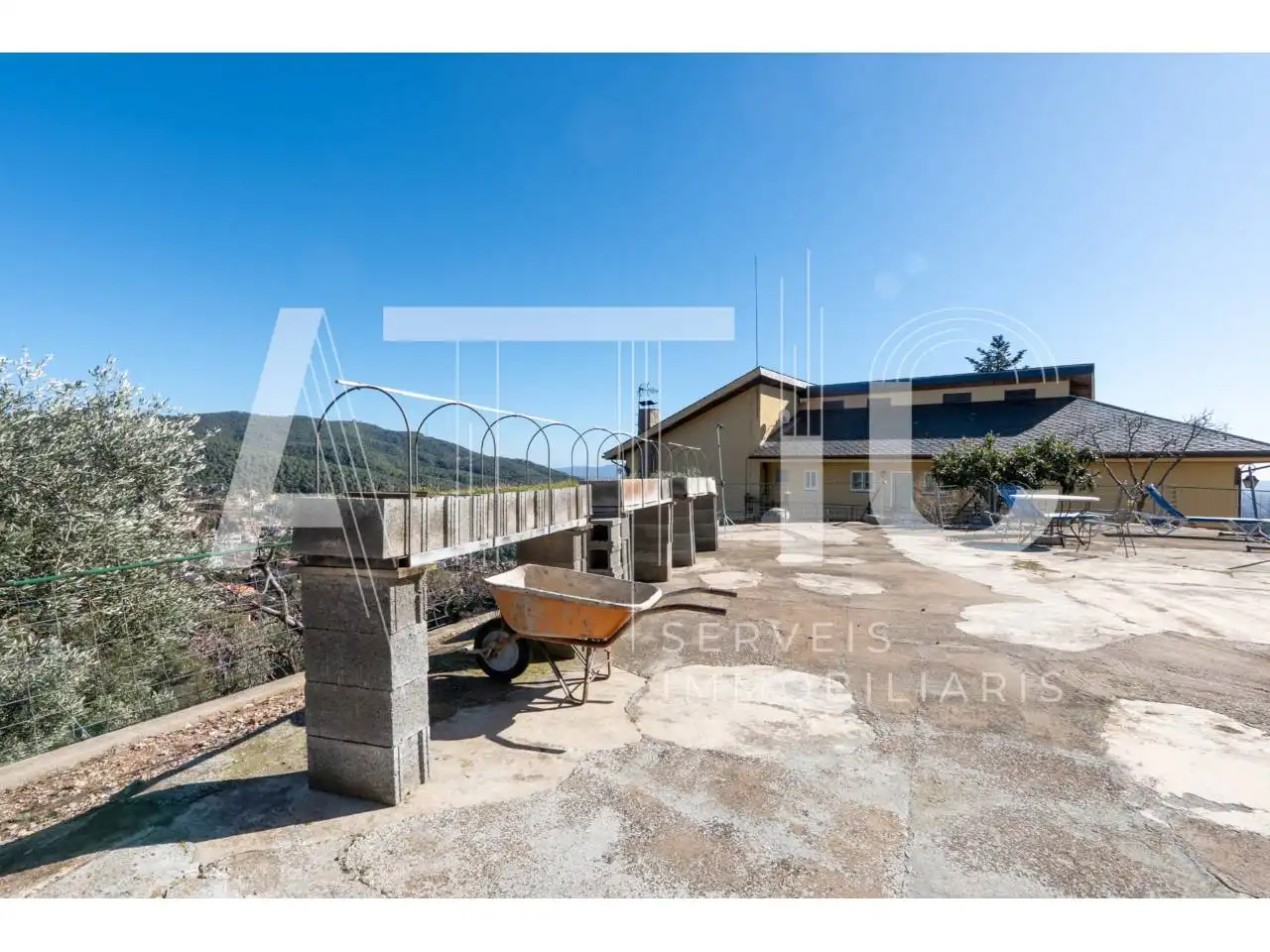 Vista exterior de Casa o xalet en venda en Castellar del Vallès amb Aire condicionat, Calefacció i Terrassa