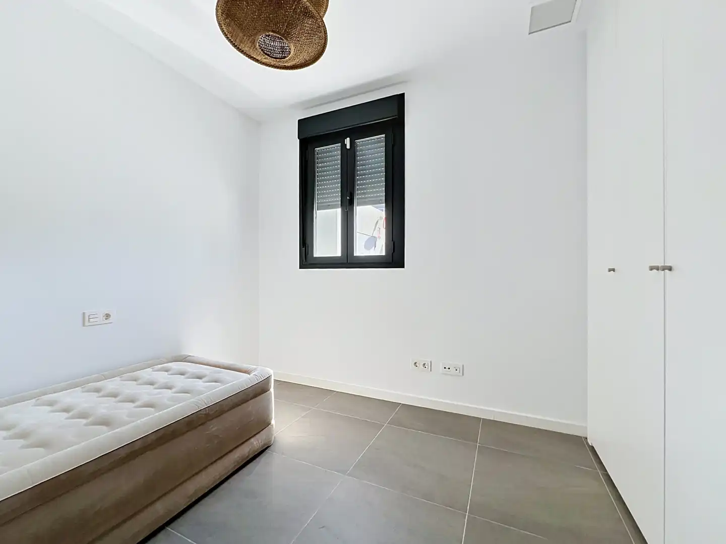 Schlafzimmer von Einfamilien-Reihenhaus zum Verkauf in Manilva mit Klimaanlage, Terrasse und Abstellraum