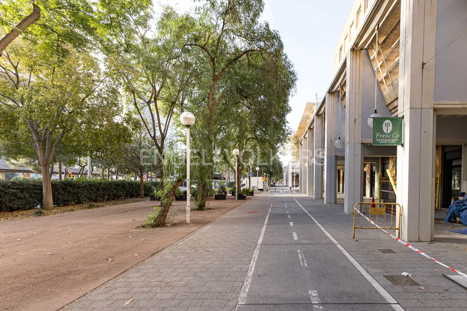 Vista exterior de Local en venda en Barcelona