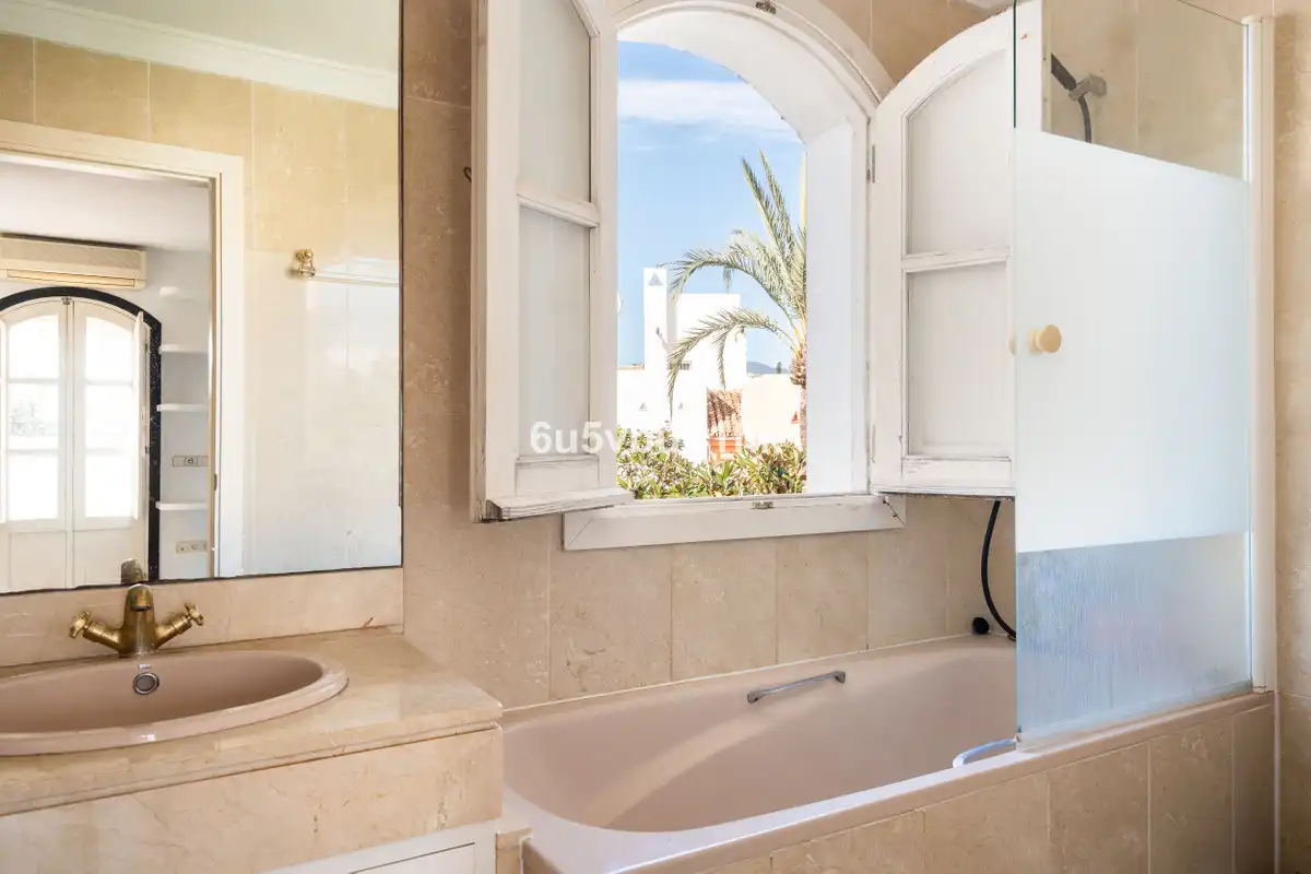 Bathroom of Detached homes for sale in Marbella  with Air Conditioner and Terrace
