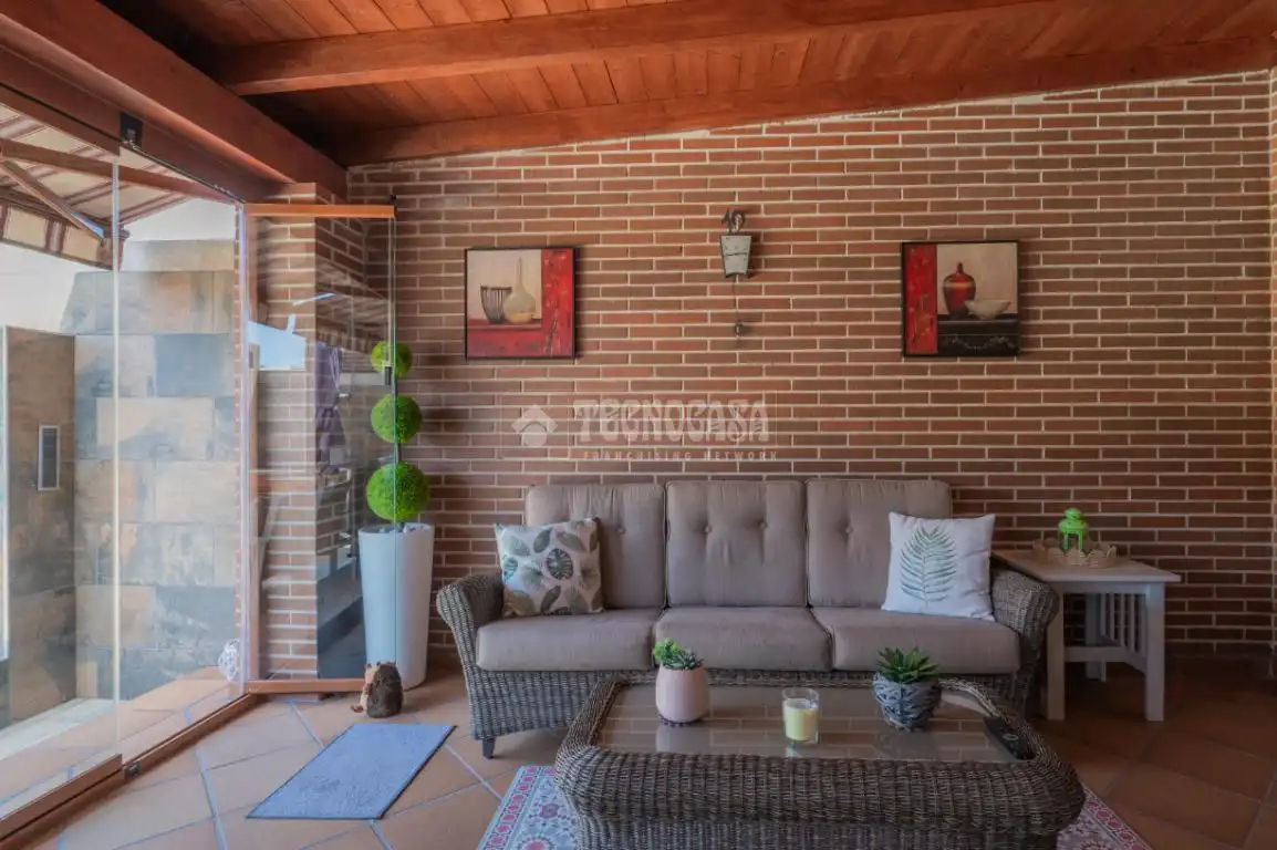 Terrassa de Casa adosada en venda en Arroyomolinos (Madrid) amb Aire condicionat, Calefacció i Jardí privat