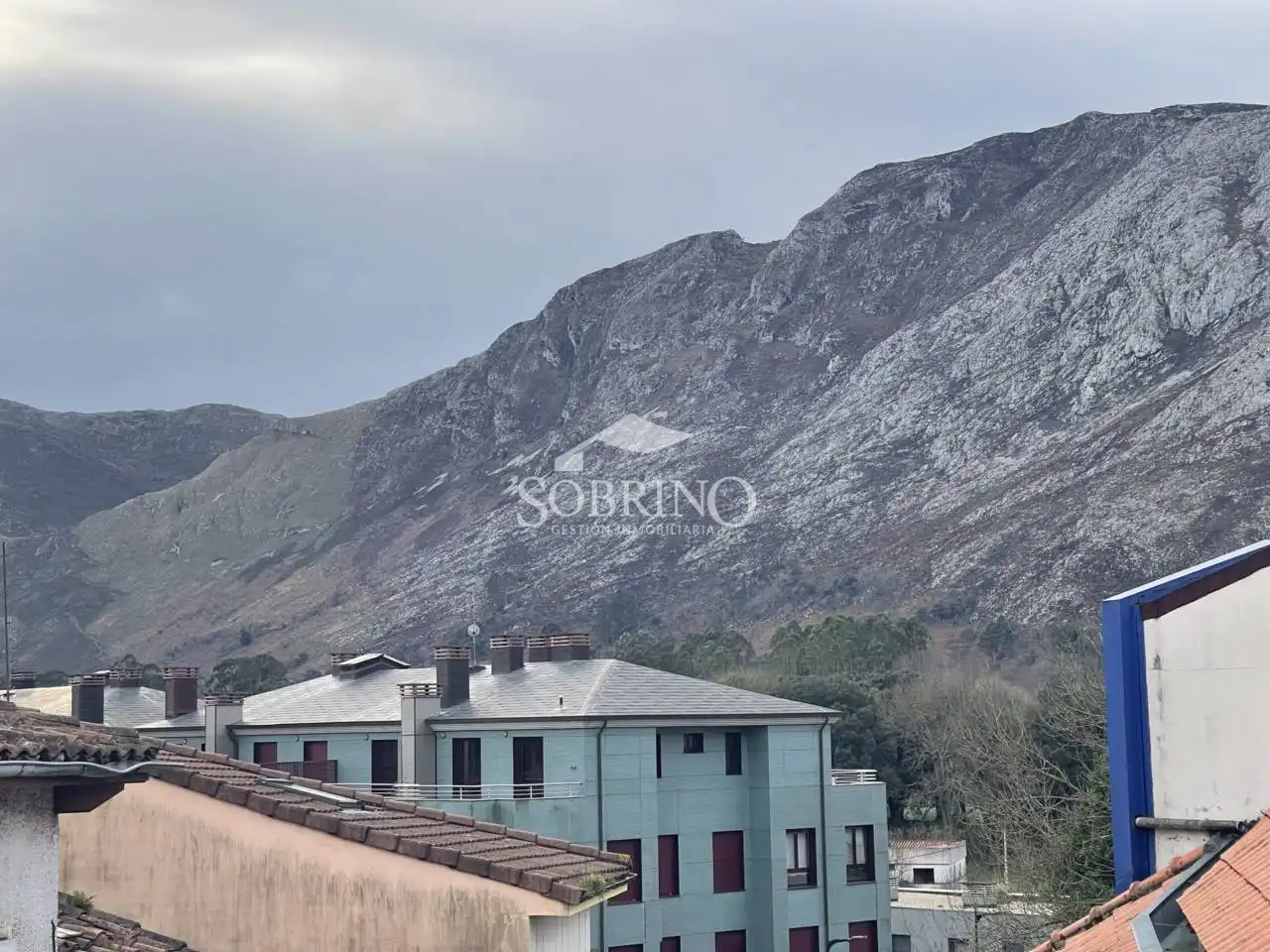 Vista exterior de Piso en venta en Llanes con Calefacción
